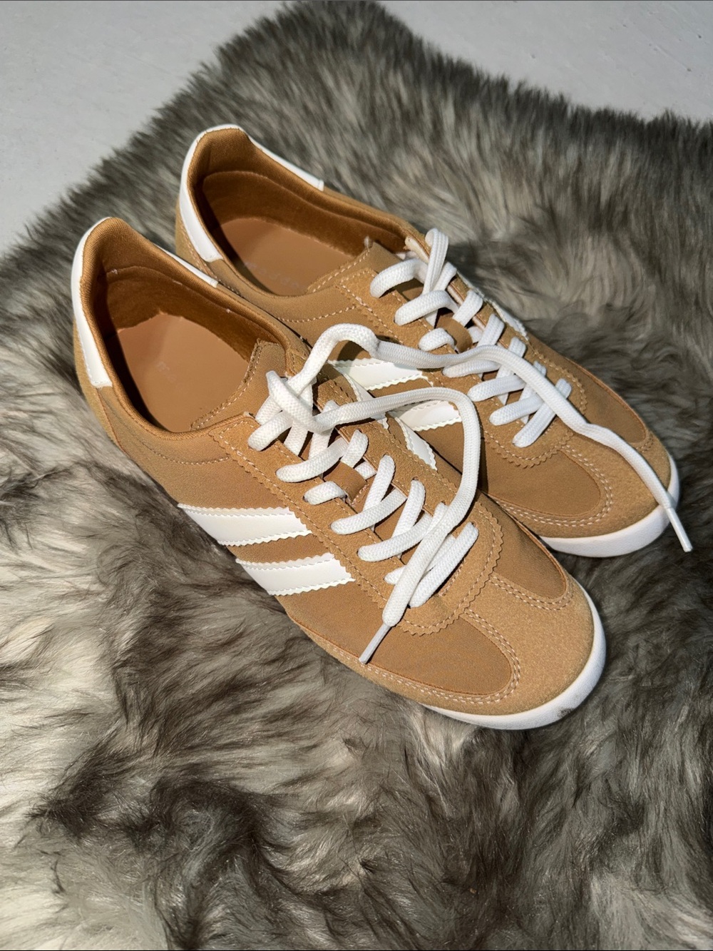 Steve Madden Tan and White Low-Top Athletic Sneakers